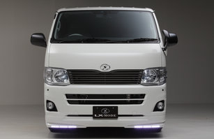 200HIACE_3_mae.jpg